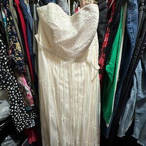db Studio Lace Wedding Dress – Size 20W (Never Worn)